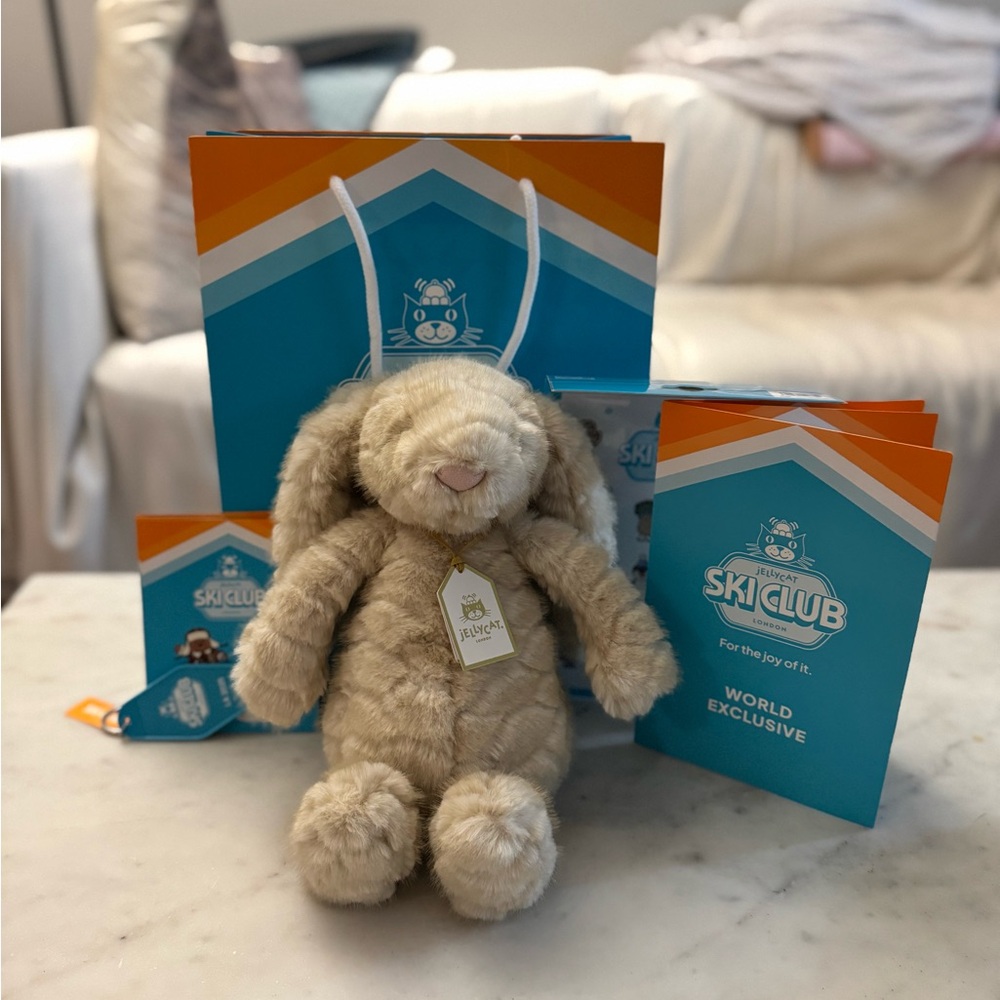 NWT LIMITED EDITION Jellycat Franilla Luxe Bunny exclusive to Los Angeles